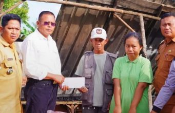 WALIKOTA PRABUMULIH TINJAU LANGSUNG KORBAN KEBAKARAN DI SUKAJADI, SERAHKAN BANTUAN