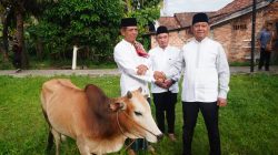Kadiskominfo Prabumulih Wakili Wali Kota Serahkan Hewan Kurban di Masjid Babun Ni’mah Wonosari