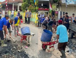 Sinergi Lapas dan Masyarakat: Gotong Royong Bersihkan Drainase, Atasi Luapan Air di Tanjung Raja