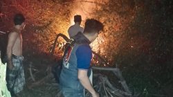 Cegah Api Meluas ke Permukiman, Damkar Muba Padamkan Karhutla di Petaling