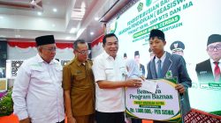 Bupati Toha Ajak Siswa Terus Belajar dan Manfaatkan Bantuan dengan Baik