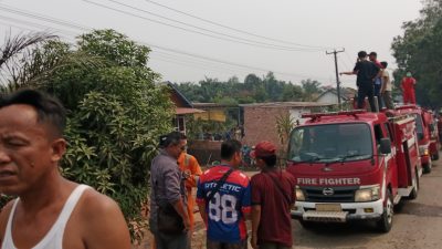 Kebakaran Hanguskan Dua Rumah Warga di Muara Teladan Muba