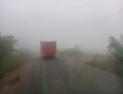 DARURAT ASAP! KABUT ASAP MASIH SELIMUTI MUSI BANYUASIN, JARAK PANDANG PENGENDARA SANGAT TERBATAS